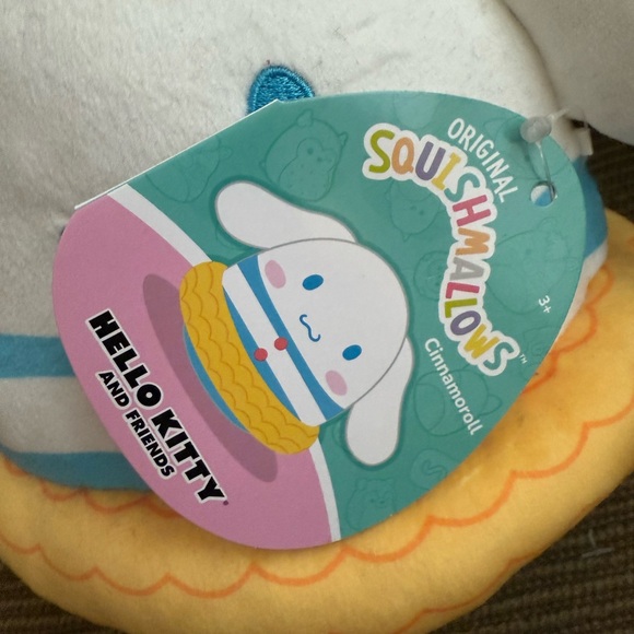 Cinnamon roll Sanrio squishmallow - Picture 2 of 2